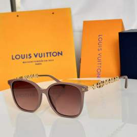 Picture of Louis Vuitton Sunglasses _SKUfw79339243fw
